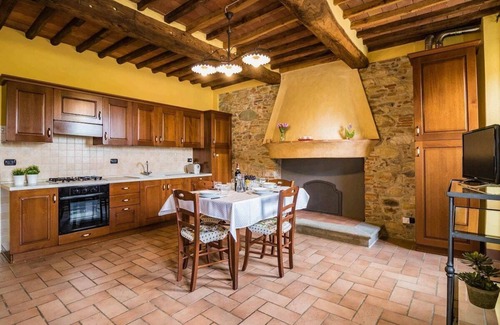 Cascine-La Croce Apartment | Discover Anseneta: Apartment with Pool & Free WiFi, 9.8 Rated