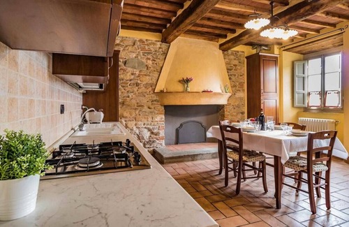 Cascine-La Croce Apartment | Discover Anseneta: Apartment with Pool & Free WiFi, 9.8 Rated