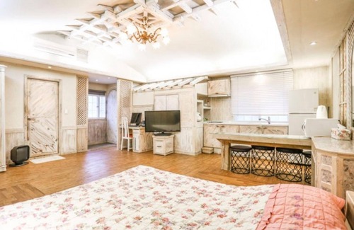 Anseong House | Relax at Anseong Provence Pension with Pool & Breakfast