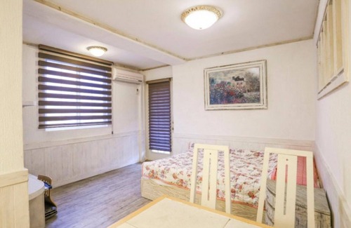 Anseong House | Relax at Anseong Provence Pension with Pool & Breakfast