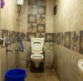 Gulmohar Road Apartment | Ansh Dornitiry & PG