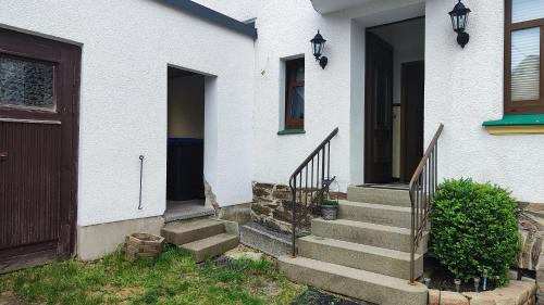 Gruenhain-Beierfeld Apartment | Family and Pet-Friendly Retreat at Ansimali Hotel