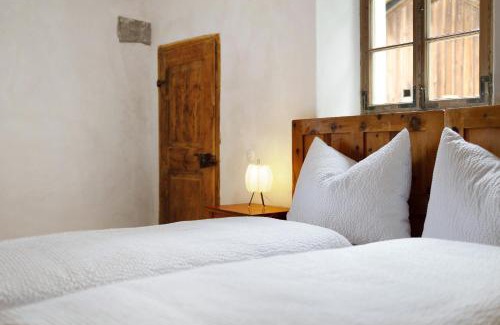 Pfalzen Apartment | Family-Friendly Getaway at Ansitz Baumannhof Apt Gotik