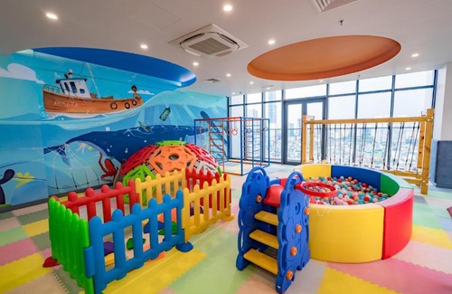 Tu Liem Apartment | Pet-Friendly Anstay City View with Private Pool Amenities