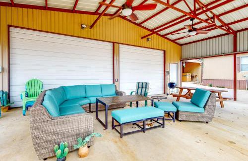 Kingston House | Family-Friendly Getaway at Answered Prayers & Bunk House