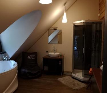 Klykiai Villa | Top-Rated Antalieptės Sodyba with Hot Tub & Pet Friendly