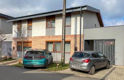 Gyula Apartment | Exceptional Antares Apartman: Family-Friendly with Kitchen