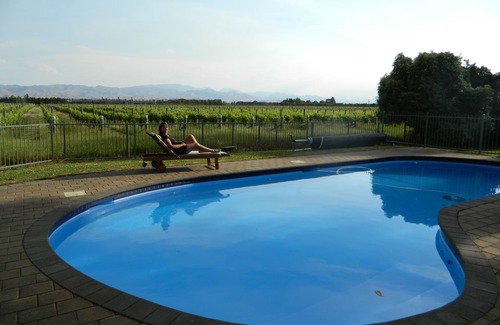 Renwick Apartment | Experience Antares Homestay with Pool & Breakfast Included