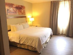 San Pedro Garza Garcia Hotel | Discover Antaris Valle: Family-Friendly with Pool & Breakfast