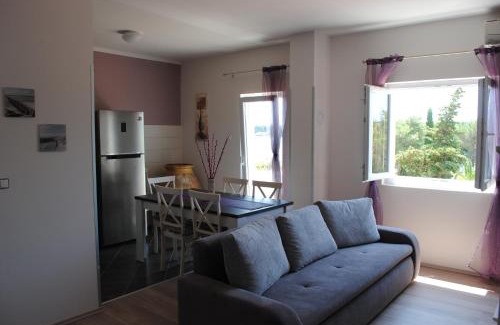 Verunic Apartment | Highly Rated Ante Carov Apartment with Family-Friendly Amenities