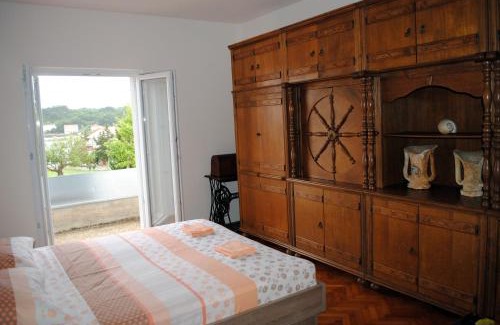 Verunic Apartment | Highly Rated Ante Carov Apartment with Family-Friendly Amenities