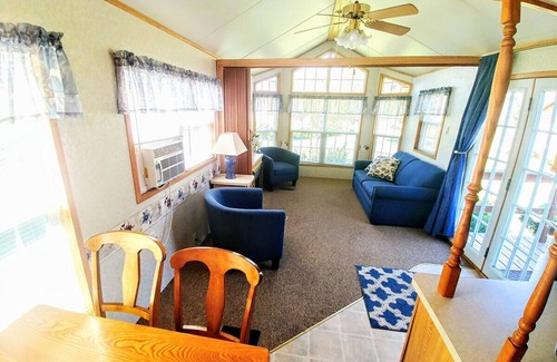 Rapid City Cabin | Discover Antelope Loft: Cozy Cabins with Breakfast Included