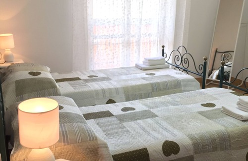 Ercolano Bed & Breakfast | Highly Rated Anthea B&B with Breakfast & Family-Friendly Amenities
