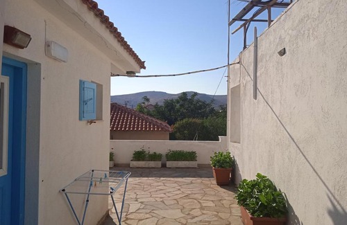Skala Eresou Apartment | Welcoming Anthemis Studios: Pet and Child Friendly Stay