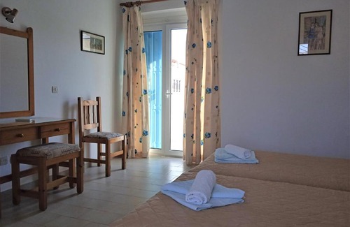 Skala Eresou Apartment | Welcoming Anthemis Studios: Pet and Child Friendly Stay