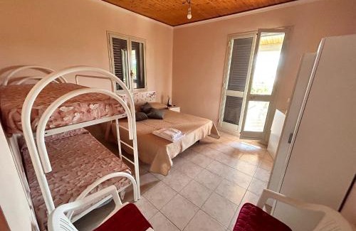 Agnone Apartment | Anthony House: Ocean View with Private Beach Access