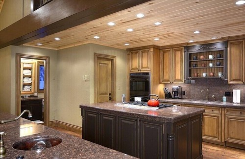 Crested Butte House | Top-Rated Ski-In/Ski-Out Lodge with Gourmet Kitchen & Hot Tub