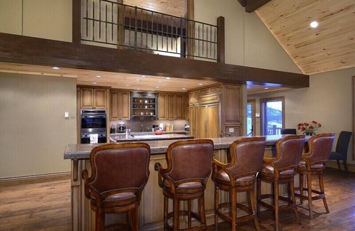 Crested Butte House | Top-Rated Ski-In/Ski-Out Lodge with Gourmet Kitchen & Hot Tub