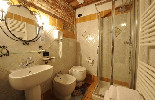 Lucca Historical Center House | Discover Antica Corte dei Principi: Rated 9.4 with Kitchen & Dining
