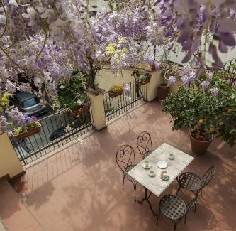 Busto Arsizio House | Delightful Antica Corte: Family-Friendly with Breakfast Included