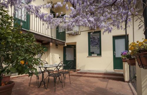 Busto Arsizio House | Delightful Antica Corte: Family-Friendly with Breakfast Included