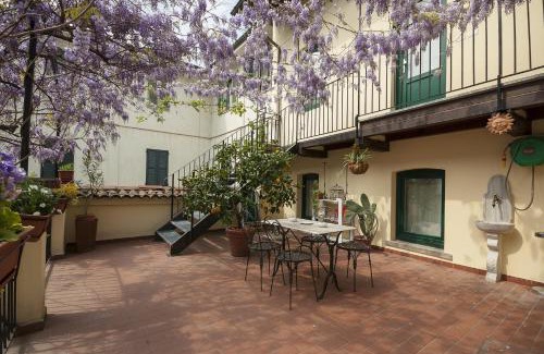Busto Arsizio House | Delightful Antica Corte: Family-Friendly with Breakfast Included