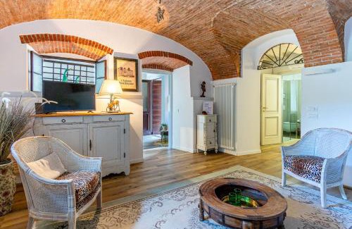 San Felice del Benaco Apartment | Discover Antica Dimora: Highly Rated Family-Friendly Stays