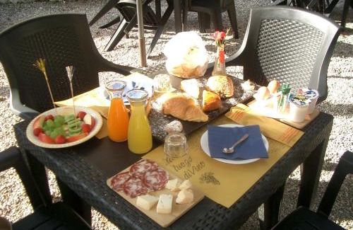 Castellaro Lagusello Apartment | Discover Antica Dimora dell'Ortolano: Unmatched Guest Rating