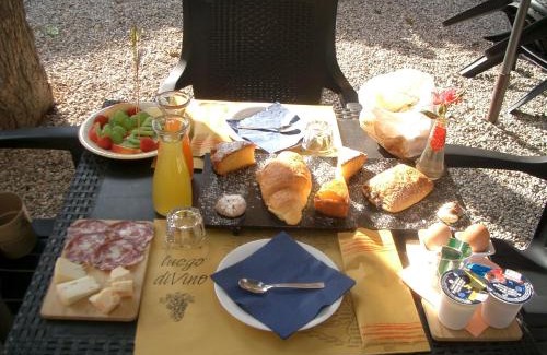 Castellaro Lagusello Apartment | Discover Antica Dimora dell'Ortolano: Unmatched Guest Rating