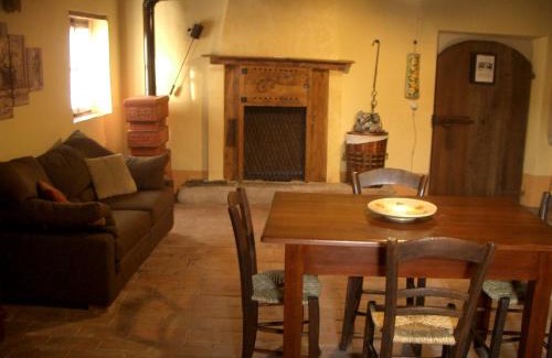 Castellaro Lagusello Apartment | Discover Antica Dimora dell'Ortolano: Unmatched Guest Rating