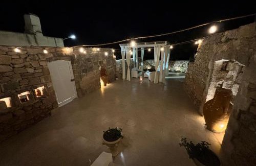 Torricella House | Experience Antica Dimora: Pet-Friendly Retreat with Hot Tub