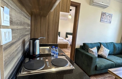 Al Abdali Apartment | Welcoming Antica Jabalal-lwebdeh: Pet-Friendly Retreat