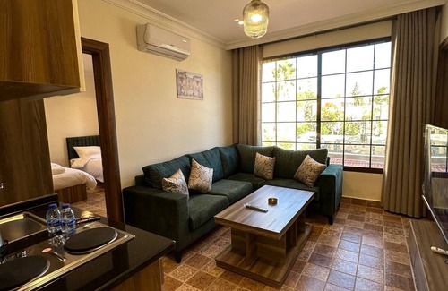 Al Abdali Apartment | Welcoming Antica Jabalal-lwebdeh: Pet-Friendly Retreat
