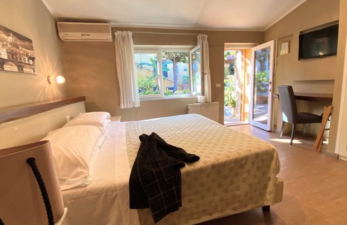 Quartiere XX Ardeatino Hotel | Discover Antica Locanda Palmieri: Family-Friendly Retreat