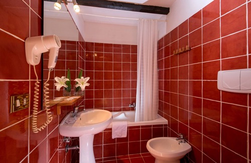 Quartiere XX Ardeatino Hotel | Discover Antica Locanda Palmieri: Family-Friendly Retreat