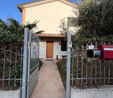 San Nicolo di Argenta House | Welcoming Antica Locanda Zio Cesare: Family-Friendly Retreat