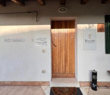 San Nicolo di Argenta House | Welcoming Antica Locanda Zio Cesare: Family-Friendly Retreat