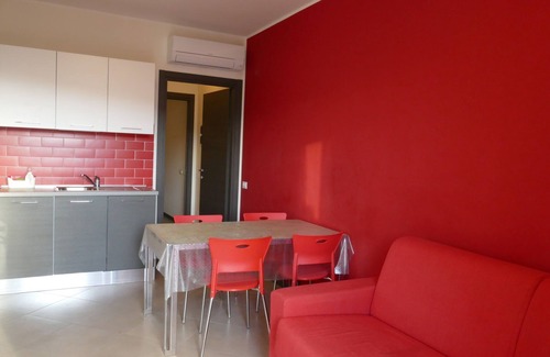 Civezza Apartment | Inviting Antica Torre: Poolside Bliss & Ocean Views Await