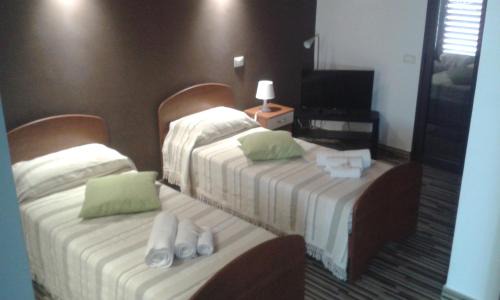 Vittoria Bed & Breakfast | Pet-Friendly Antica Vittoria with Oceanfront Pool & Spa