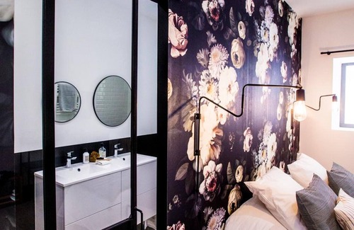 Quartier Administrations House | Indulge at Antichambre: Spa, Breakfast & Perfect Rating