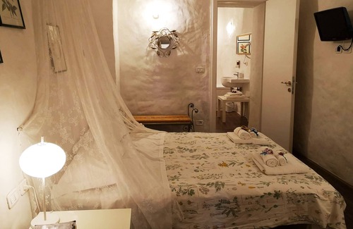 Arezzo Bed & Breakfast | Discover Antiche Mura: Guest Rated 9.6 with Family Amenities