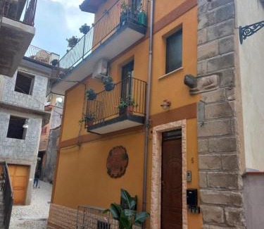 Motta Camastra Apartment | Idyllic Antico Borgo Near Gole Alcantara with Ocean View