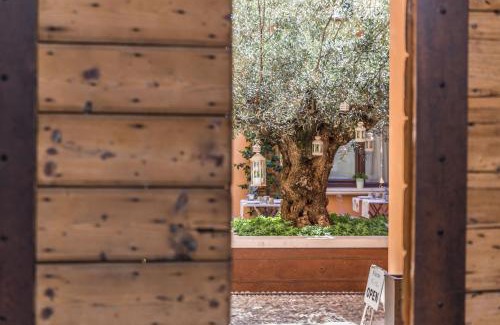Crociale Bed & Breakfast | Relaxing Antico Borgo B&B with Oceanfront Spa Retreat