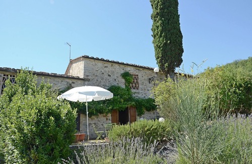 Castellina in Chianti Apartment | Beautiful Antico Cipresso in Castellina with Pool & Breakfast