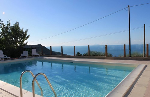 Gioiosa Marea Apartment | Antico Casale Gioiosa Marea Suite with Sea View, Wi-Fi and Air Conditioning