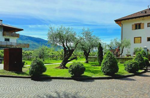 Mezzocorona House | Welcoming Antico Fienile Agritur: Family-Friendly Retreat