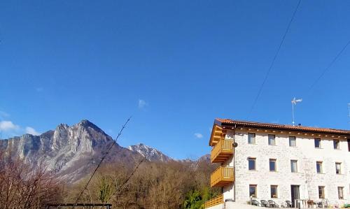 Sedico Bed & Breakfast | Top Rated Antico Melo B&B: Family & Pet Friendly Getaway