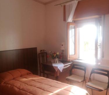 Regalbuto House | Budget-Friendly Antico Portale - Family-Friendly with Breakfast