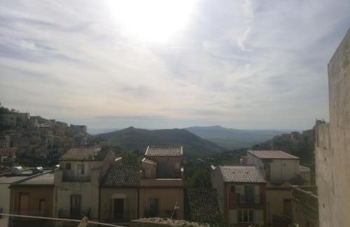 Regalbuto House | Budget-Friendly Antico Portale - Family-Friendly with Breakfast