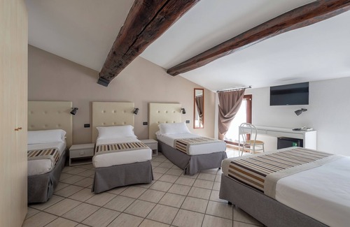 Mantua Bed & Breakfast | Discover Antico Residence: Family-Friendly with Breakfast Included